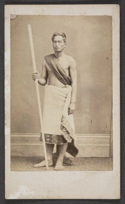 Photographer unknown :Portrait of unidentified Maori man