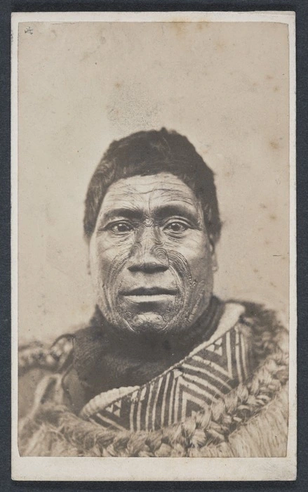 Photographer unknown :Portrait of unidentified Maori man