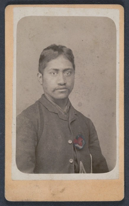 Photographer unknown :Portrait of unidentified Maori man