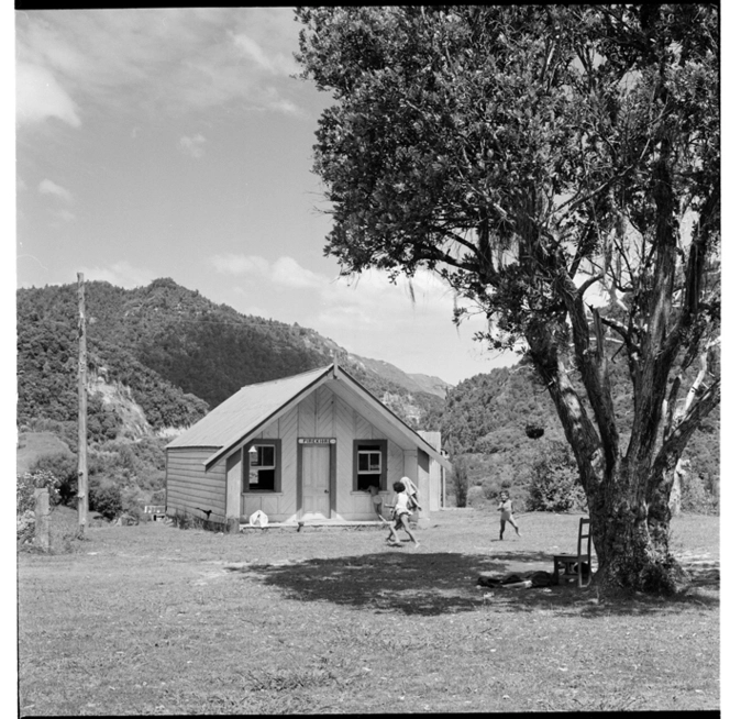 Scenes of rural life along the Whanganui River, Pipiriki