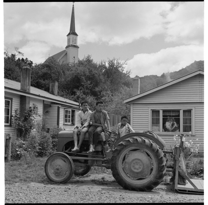 Scenes of rural life along the Whanganui River, Jerusalem