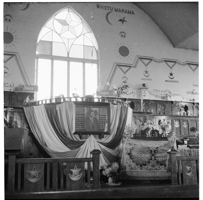 Ratana Pa - Inside the Tempel [Temple] and Church banners