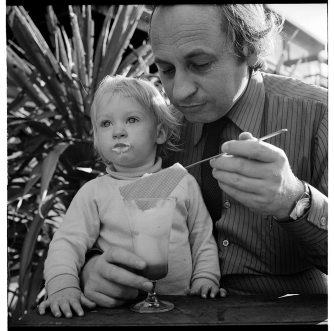 Lisa van Hulst and her father at the beach