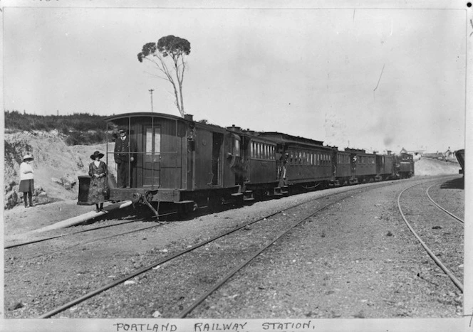 Passenger train at Portland Railway Station