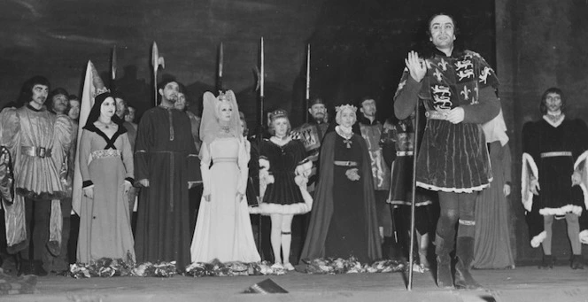 Laurence Olivier as the lead role in an Old Vic production of Richard III