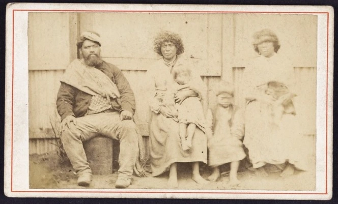 Photographer unknown :Unidentified group portrait