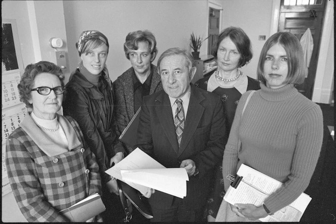 Women's Electoral Lobby representatives with Social Welfare Minister, Norman King