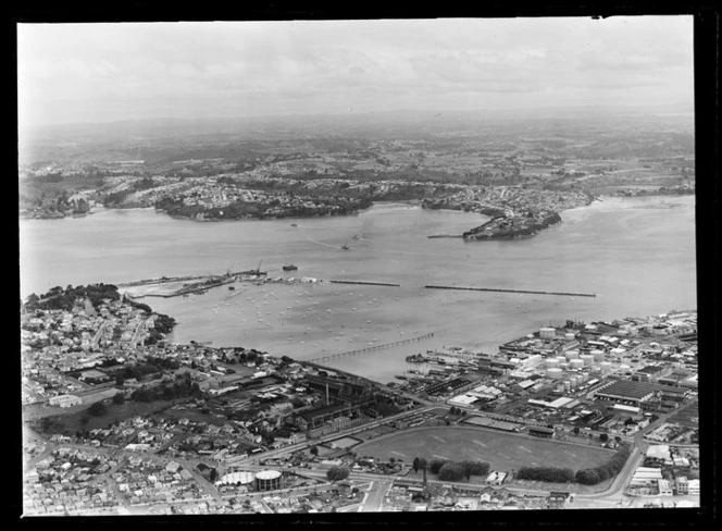 Auckland Harbour Bridge, Waitemata Harbour