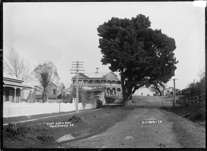 Great South Road at Ngaruawahia, circa 1910 - Photograph taken by Robert Stanley Fleming