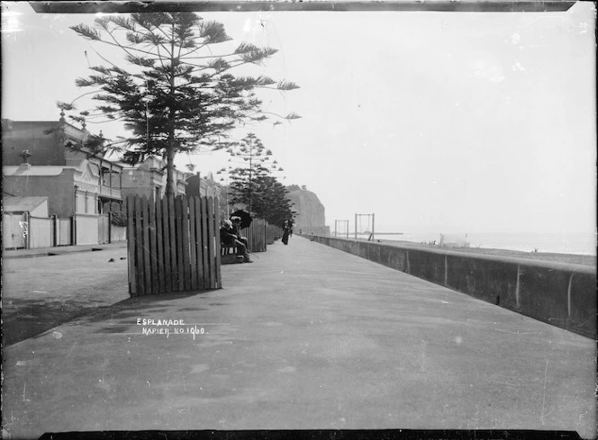 The Esplanade (Marine Parade) at Napier