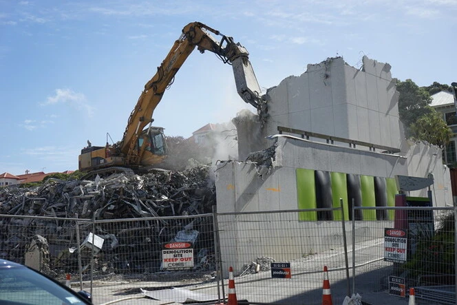 Rigarlsford, Brett, 1969- : Photographs of the demolition of building at 61 Molesworth Street, Thorndon, Wellington