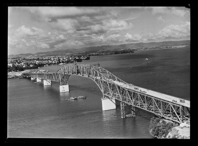 Auckland Harbour Bridge, Waitemata Harbour