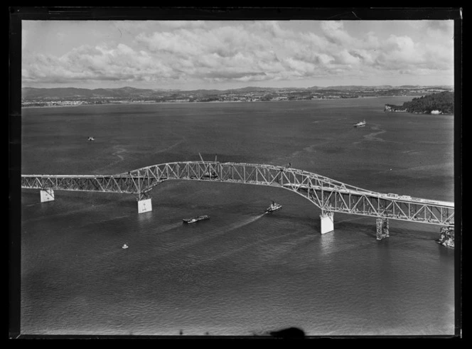 Auckland Harbour Bridge, Waitemata Harbour