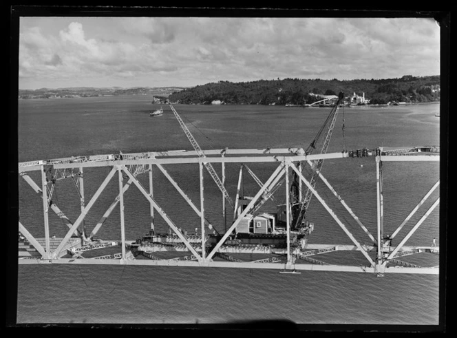 Auckland Harbour Bridge, Waitemata Harbour