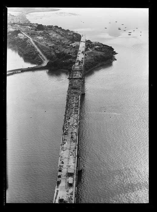 City approach to Auckland Harbour Bridge