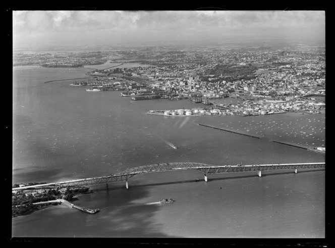 Auckland Harbour Bridge, Waitemata Harbour