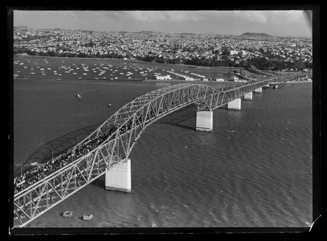 Pedestrians Day on the Auckland Harbour Bridge