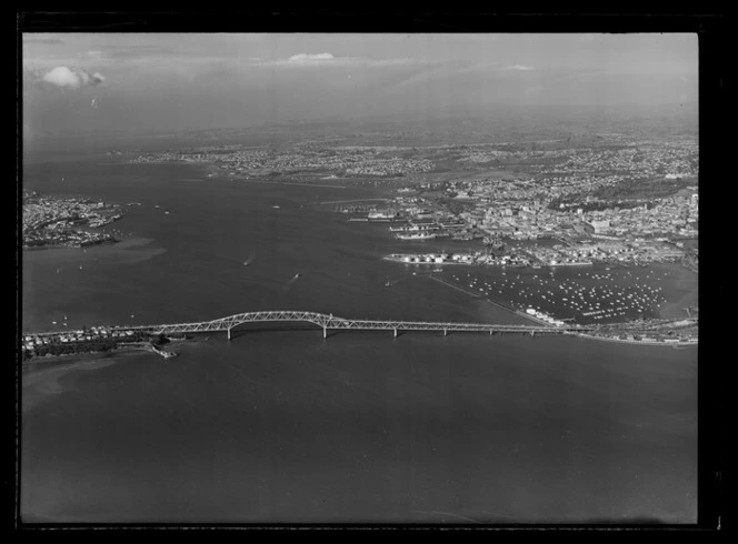 Pedestrians Day on the Auckland Harbour Bridge