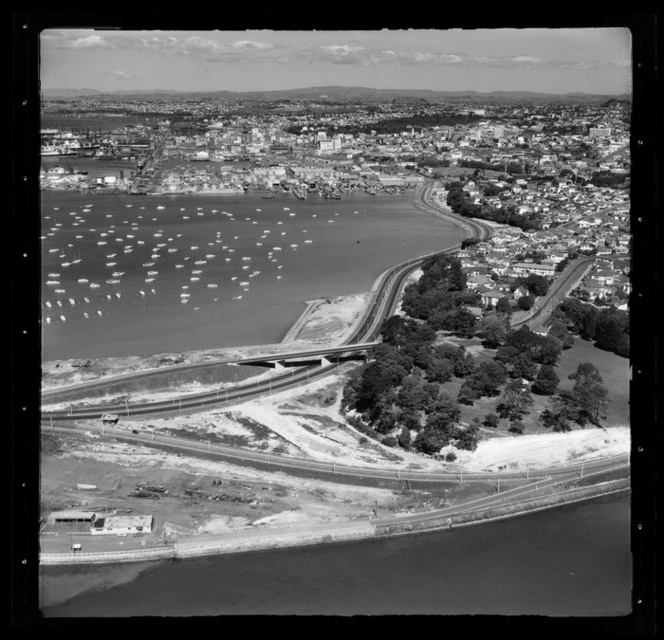 City end approach road to Auckland Harbour Bridge, Waitemata Harbour