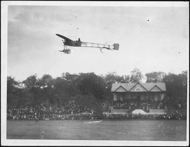The first aeroplane flight in Auckland.