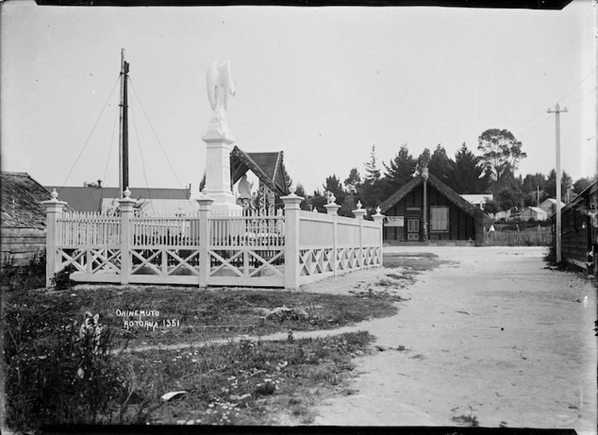 Grave of Petera Te Pukuatua at Ohinemutu