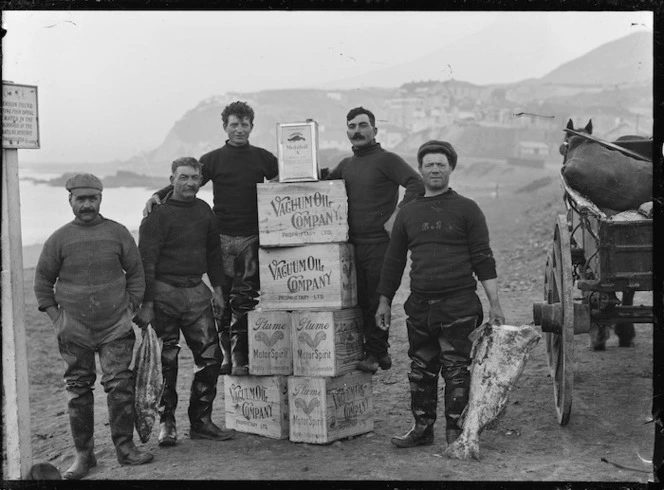 Group of fishermen, Island Bay, Wellington