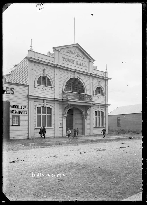 Town Hall, Bulls