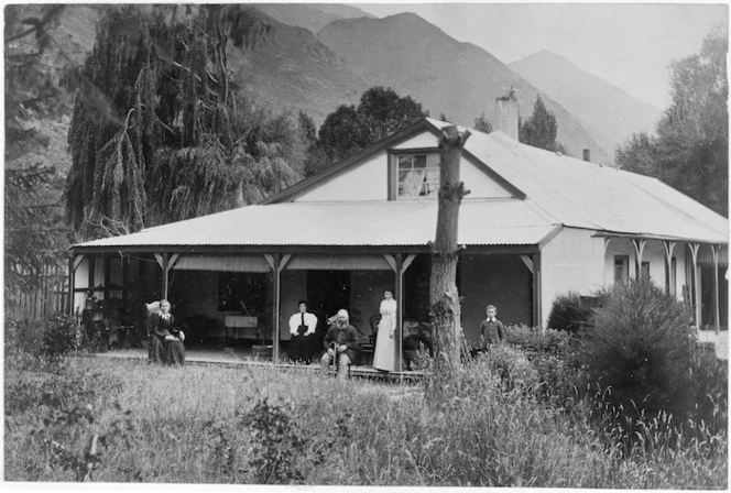 Creator unknown :Family on the verandah of Lochiel Homestead, Canterbury