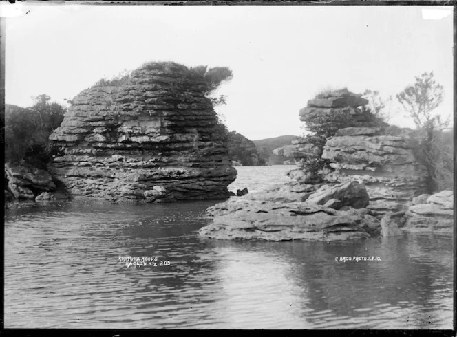 Ruatuna Rocks in the vicinity of Raglan, 1910 - Photograph taken by Gilmour Brothers