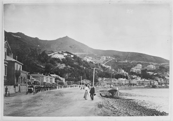 Creator unknown :Cycle parade along Oriental Bay, Wellington