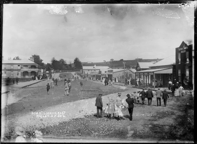 Bow Street looking east, Raglan, 1911 - Photograph taken by Gilmour Brothers