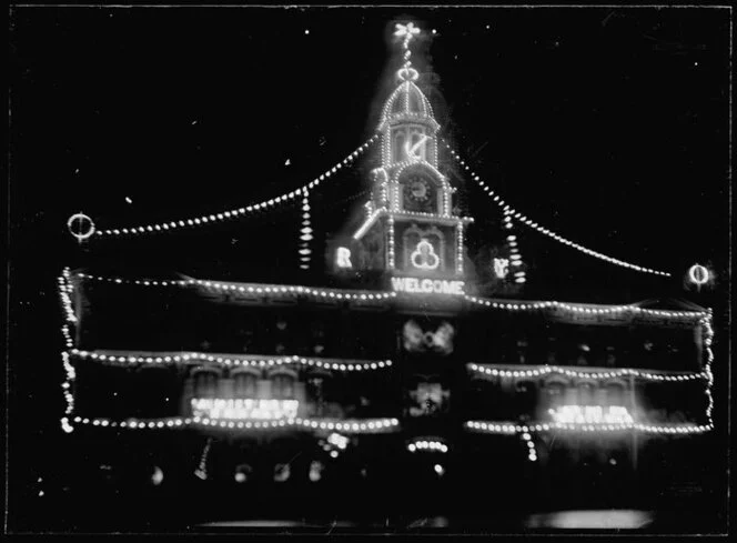 Chief Post Office in Wellington illuminated for the visit of the Duke and Duchess of Cornwall and York, 1901