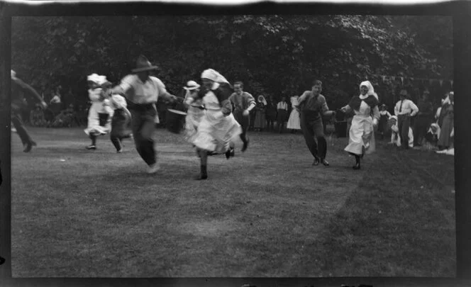 Nurses and World War I soldiers