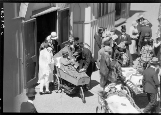 Outside Old St. Paul's Cathedral, Wellington, Duke & Duchess of York's royal tour, 1927