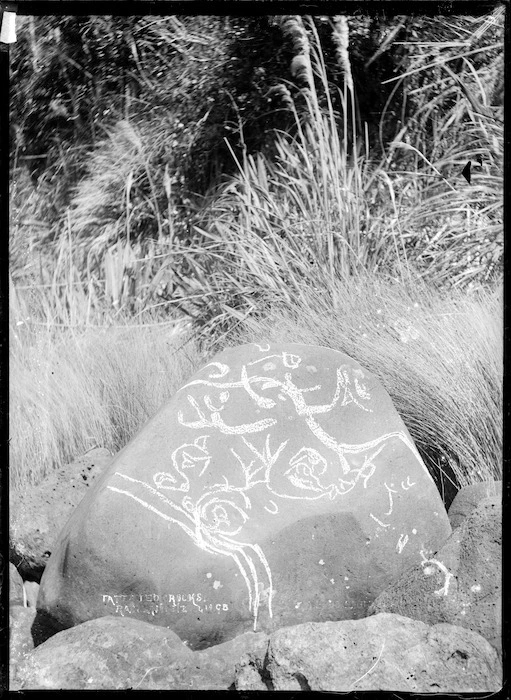 Tattooed rocks, near Raglan, 1911 - Photograph taken by Gilmour Brothers