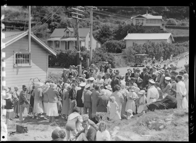 Beach crowds, Worser Bay, Wellington