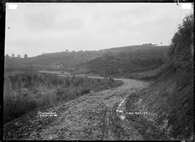 Deviation road near Raglan, 1910 - Photograph taken by Gilmour Brothers