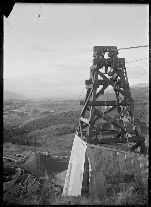 View from above of the flying fox at the brickworks of the Silverstream Brick & Tile Company, 1930.