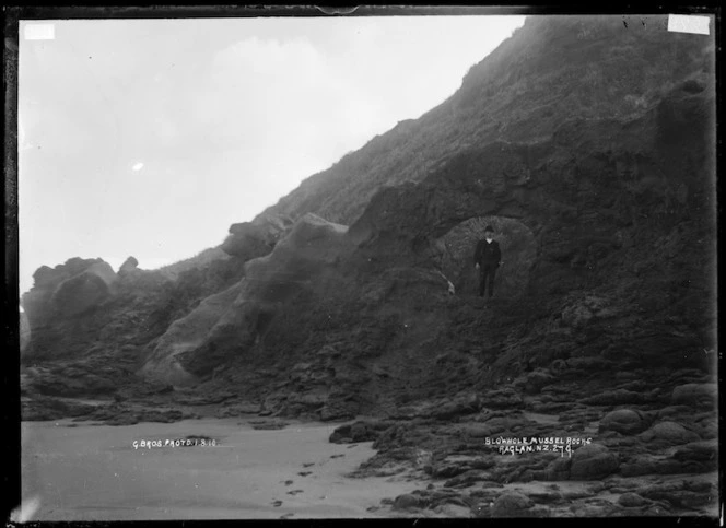 Blowhole in Mussel Rocks, Raglan, 1910 - Photograph taken by Gilmour Brothers