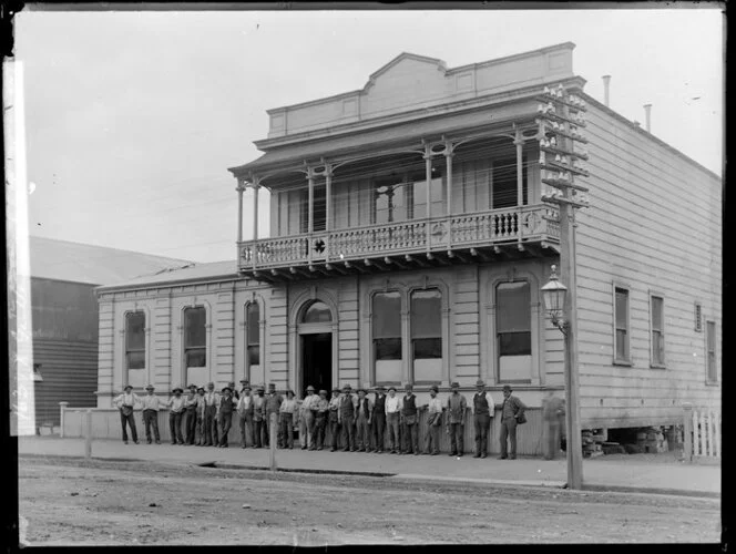 Men outside the Gentlemen's Club, Wanganui