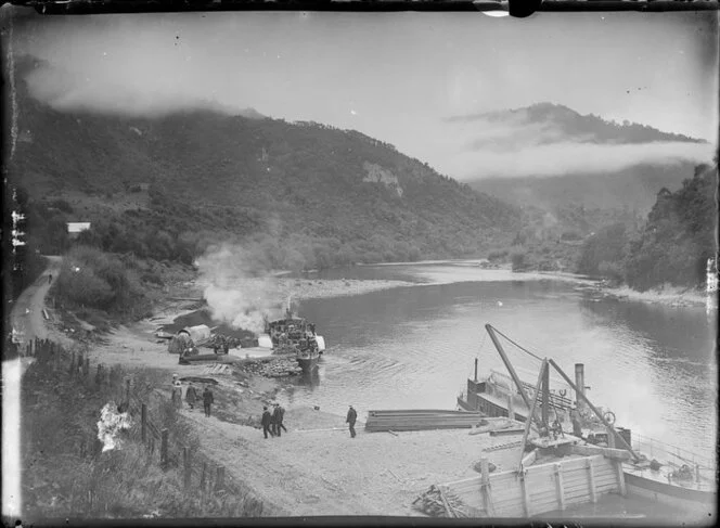 River steamers at wharf at Pipiriki, Whanganui River