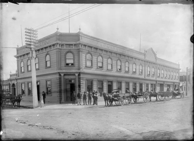 Men, horses and carts outside Rutland Hotel, corner of Ridgway Street and Victoria Avenue, Wanganui