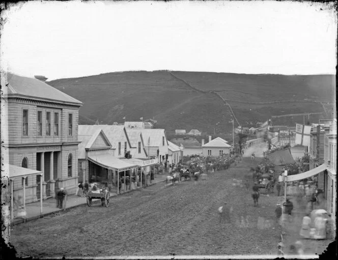 Opening of the town bridge, Victoria Avenue, Whanganui