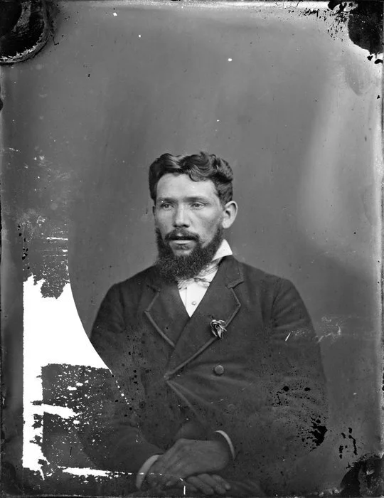 Unidentified Maori man, seated