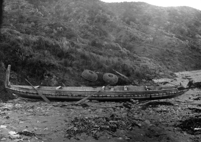 Waka on the banks of the Whanganui River