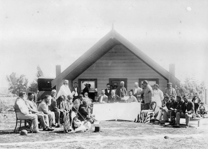 Ngati Kahungunu tribe signing over ownership of Lake Wairarapa to the Crown