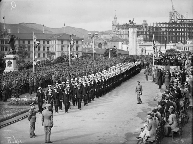 NZEF second echelon and Royal Naval Volunteer Reserve, on parade at Parliament, Wellington