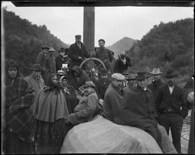 Group aboard the steamer Ohura, Whanganui River