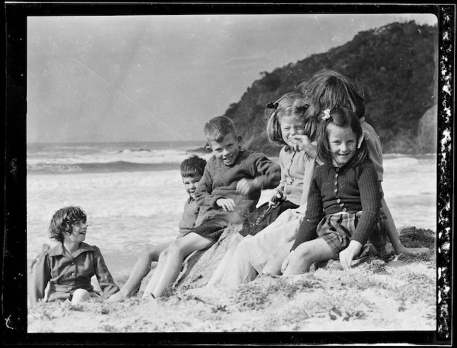 Robert Wells (Junior) with the Armstrong children at Matapouri Beach