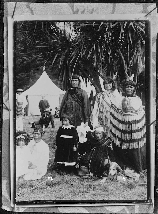Maori family group